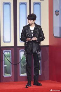 记者爆料明星恋情视频,甜蜜瞬间被记者捕捉,恋情细节引发热议 第1张 记者爆料明星恋情视频,甜蜜瞬间被记者捕捉,恋情细节引发热议 第1张